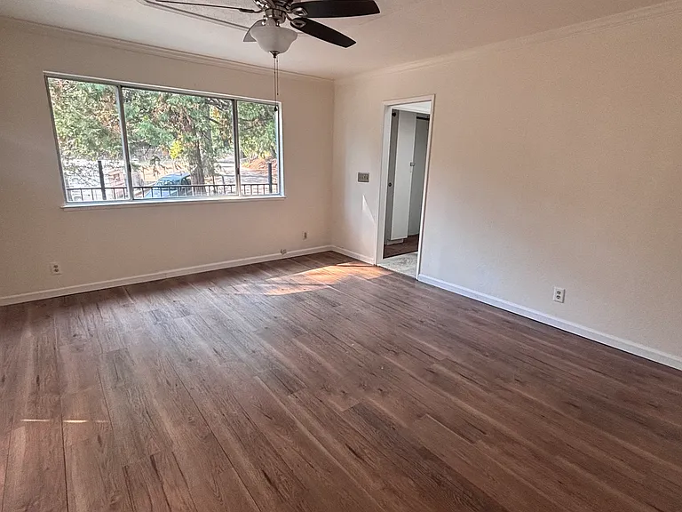 14016 Hooper Ct — Photo 16