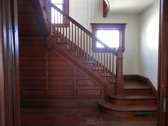 2nd image of 603 Commercial St