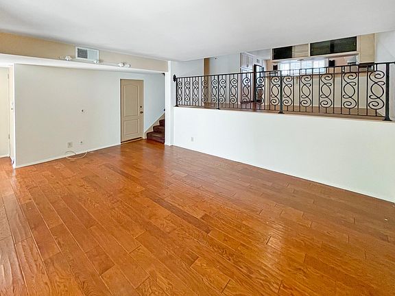 4th image of 4321 W Sarah St