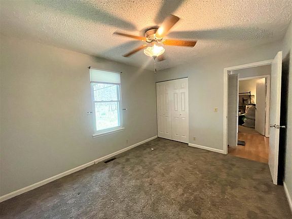 5th image of 733 Meadowlark Dr