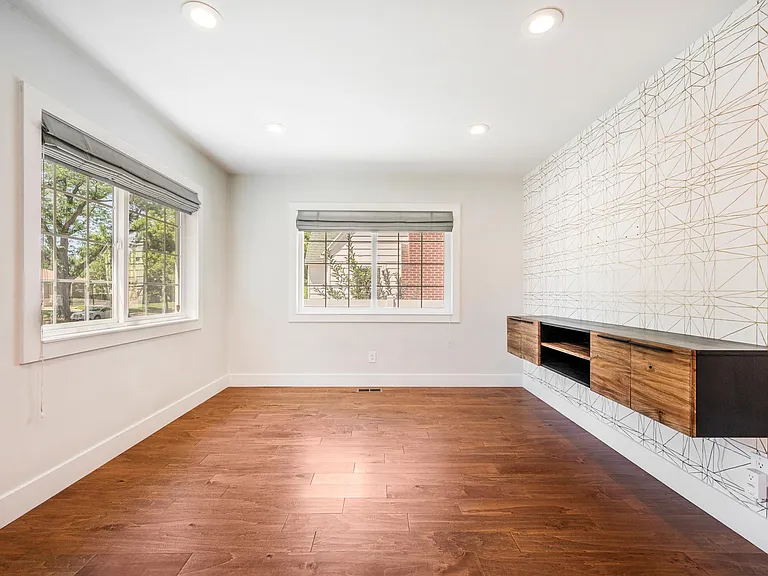 2545 S Filmore St E — Photo 4