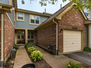 1240 Tennyson Ln #605, Naperville, IL 60540