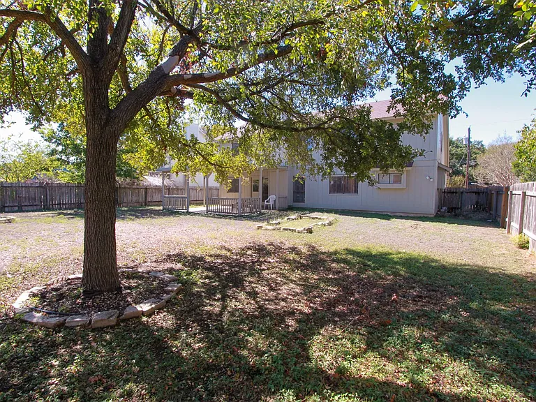 1809 Fawn Ridge Trl — Photo 35
