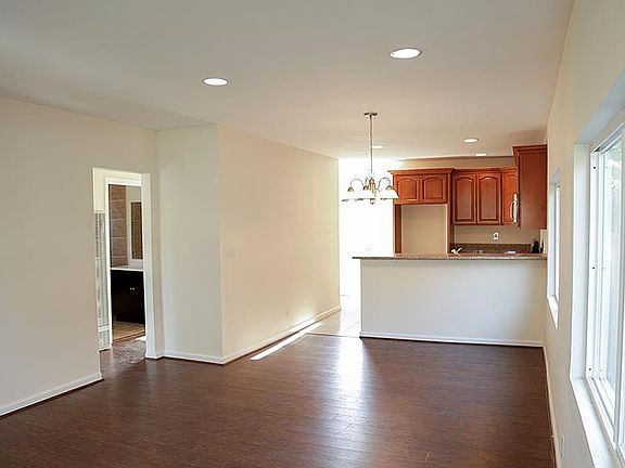 4th image of 732 N El Molino Ave