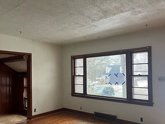 5th image of 2312 S Central Ave