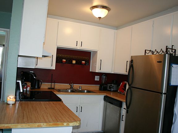 4th image of 4404 Bond St #0