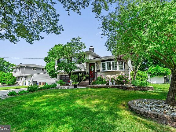 3rd image of 36 Beaver Dr