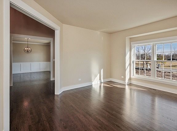 5th image of 22 E Peter Ln