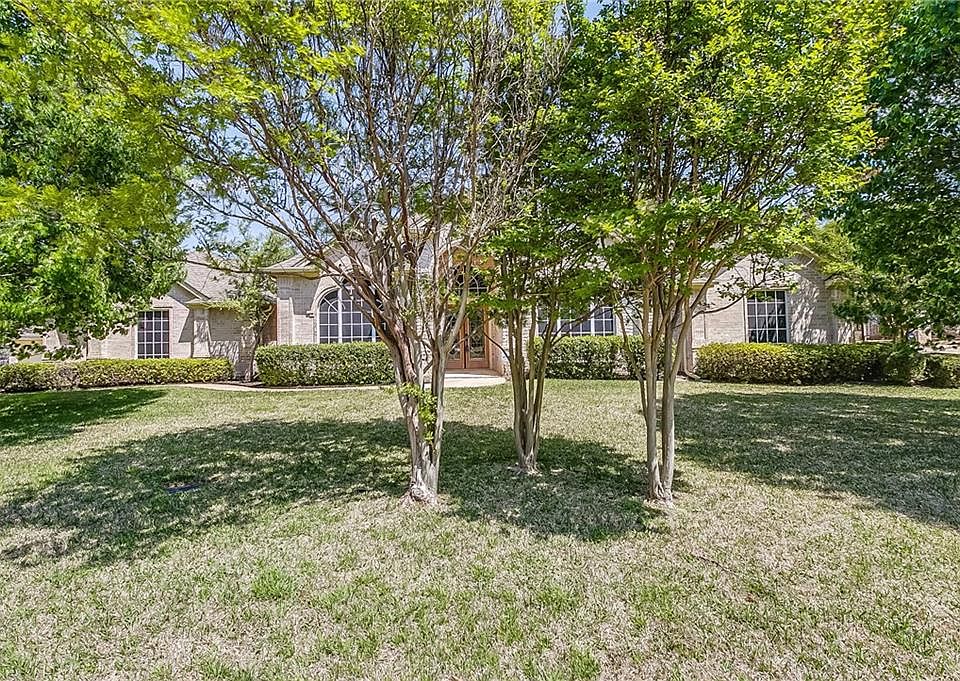 1st image of 121 Meadow Oaks Dr