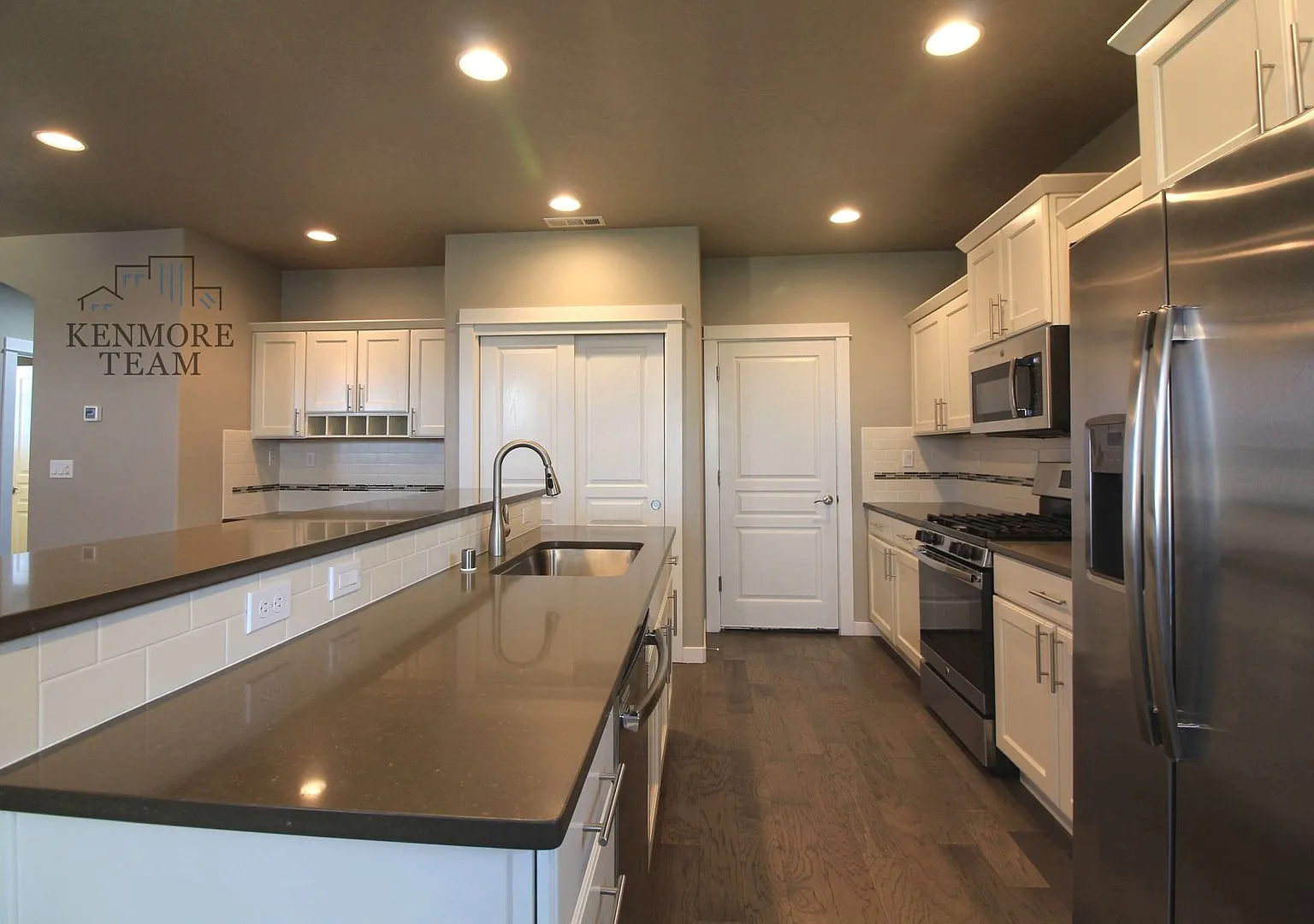 3 Bedroom, 2.5 Bath Home in South Richland — Photo 2