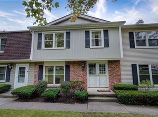 28 New Wickham Dr, Penfield, NY 14526