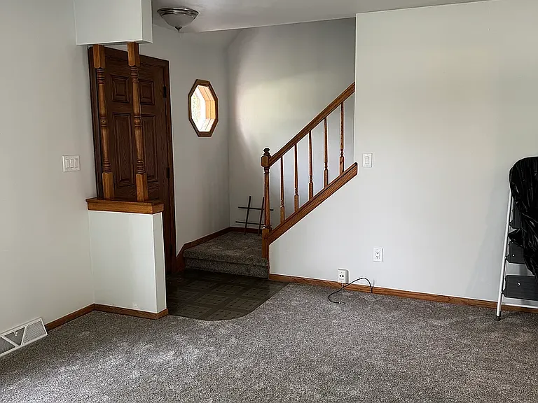 W186S8605 Douglas Dr — Photo 9
