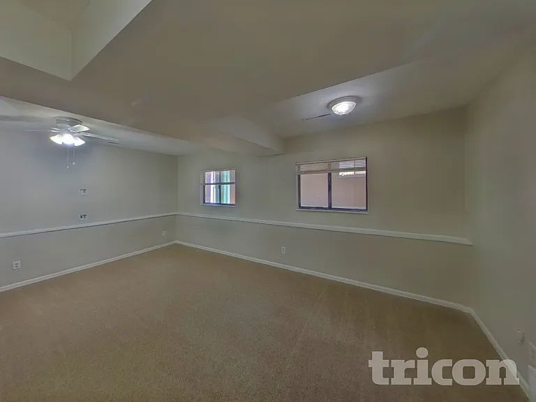 3015 Moonbeam Cir N — Photo 5