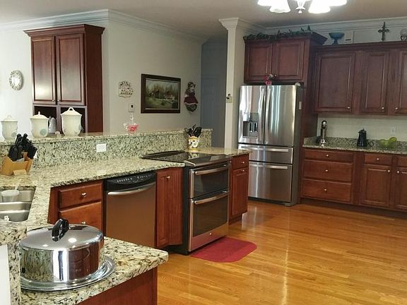 4th image of 241 Oakley Glen Ln #1