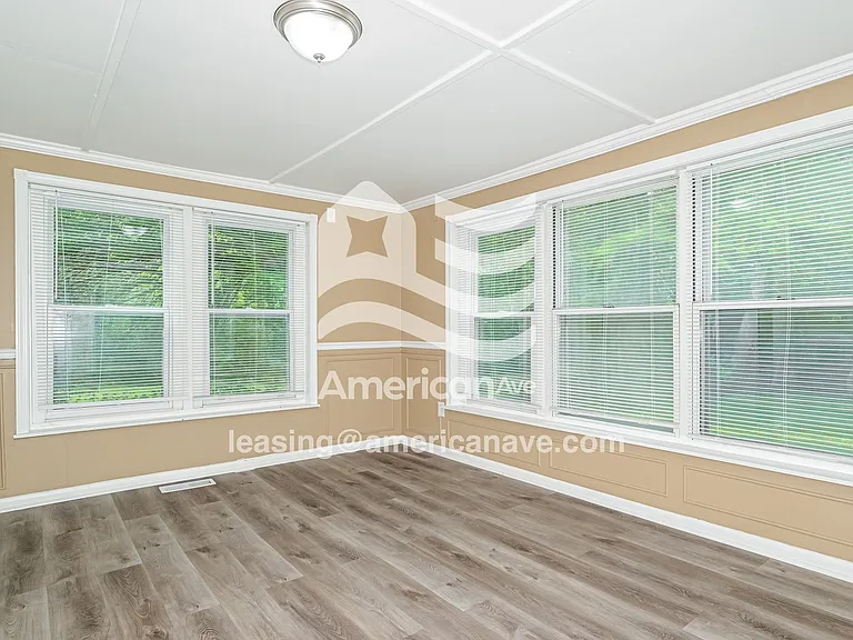 1457490_008_family_room_8.jpg
