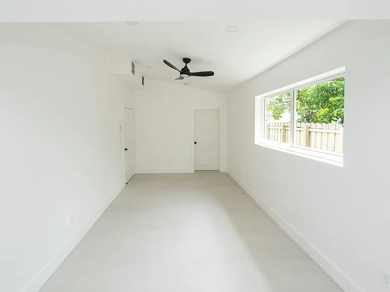2160 SW 16th Ct — Photo 19
