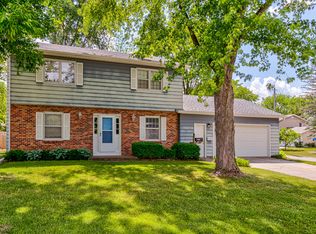 1434 Arthur Dr, Ames, IA 50010
