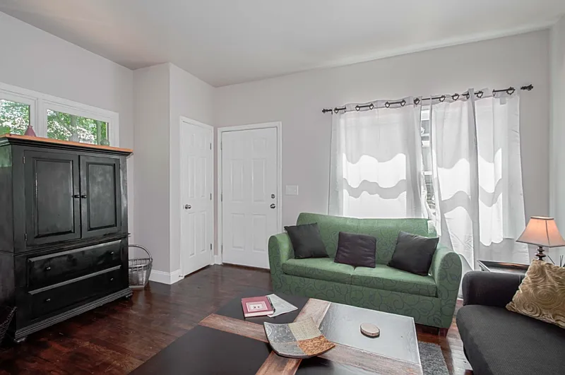 2 bed, 2.0 bath, 1200 sqft, $2,360 — Photo 3