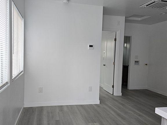 5th image of 2706 Thornton Ave #B