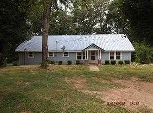 14 J H Bates Rd, Lawrenceburg, TN 38464