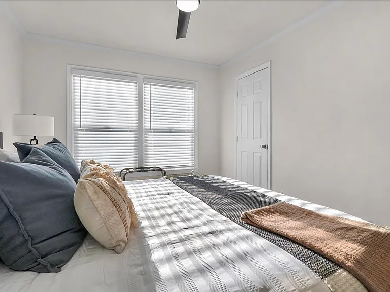 842 W Pine Ave — Photo 17