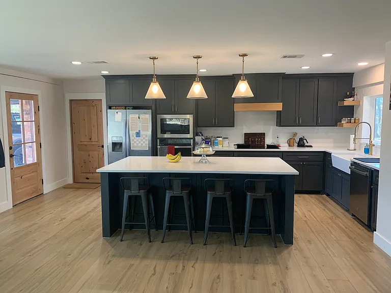 510 Squires Ln — Photo 2