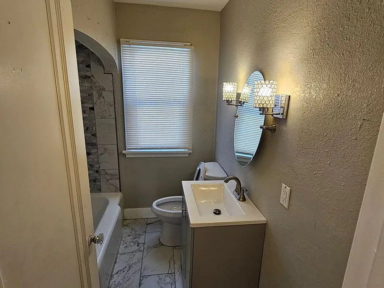 4943 N 24th Pl — Photo 3
