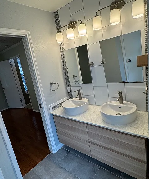 13815 Stone Hollow Dr — Photo 24