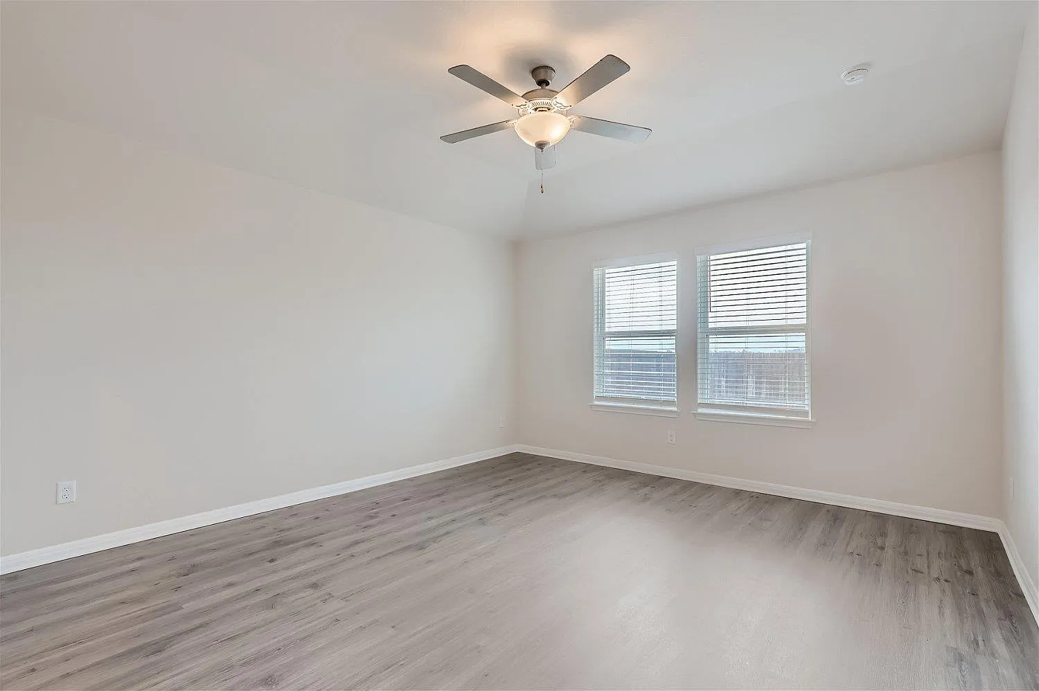 4 bed, 2.0 bath, 1890 sqft, $2,200 — Photo 4