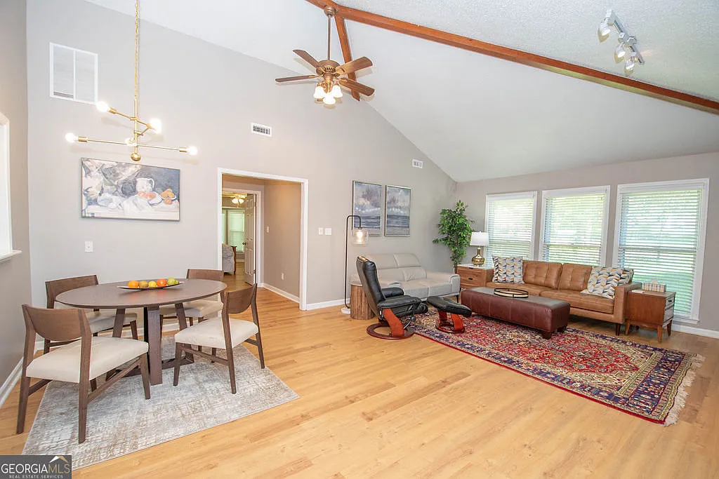 3 bed, 2.0 bath, 1688 sqft, $3,950 — Photo 1
