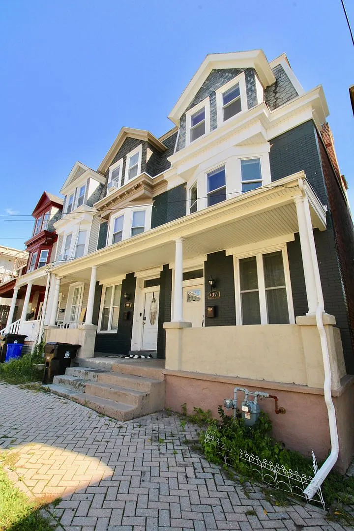 Gorgeous Single Family Home in Midtown — Photo 1