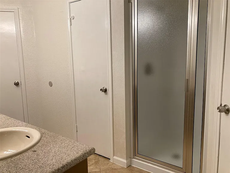 5008 Rockland Dr — Photo 12