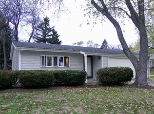 229 N Pleasant Rd, Lake Zurich, IL 60047