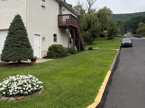 125 E Applegate Ave, Pen Argyl, PA 18072