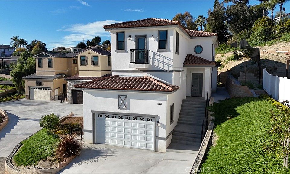 1st image of 685 Castlehill Dr