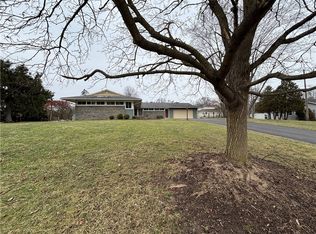 1231 Summit Dr, Newark, NY 14513