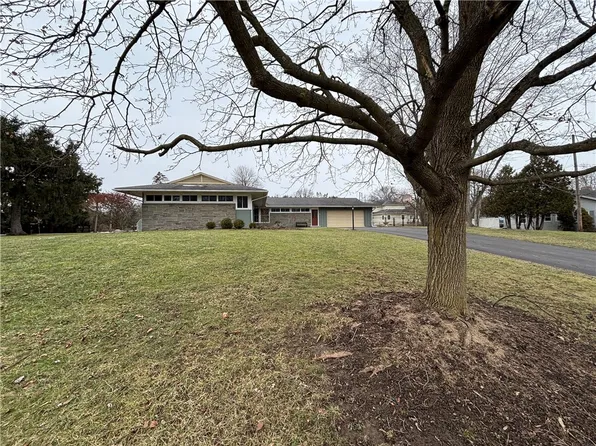 1231 Summit Dr, Newark, NY 14513