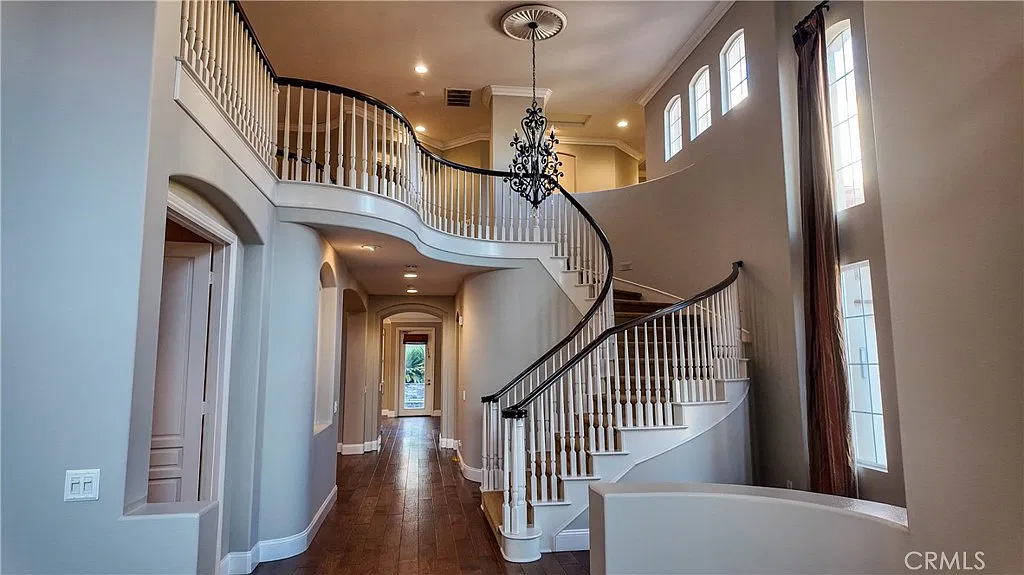 4 bed, 3.5 bath, 3635 sqft, $8,500 — Photo 1