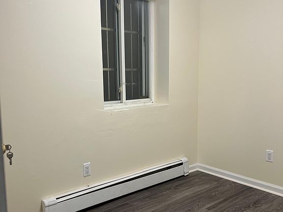 5th image of 147-21 Barclay Ave #1