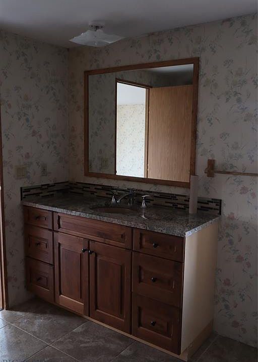 2nd image of 401 Southwood Dr