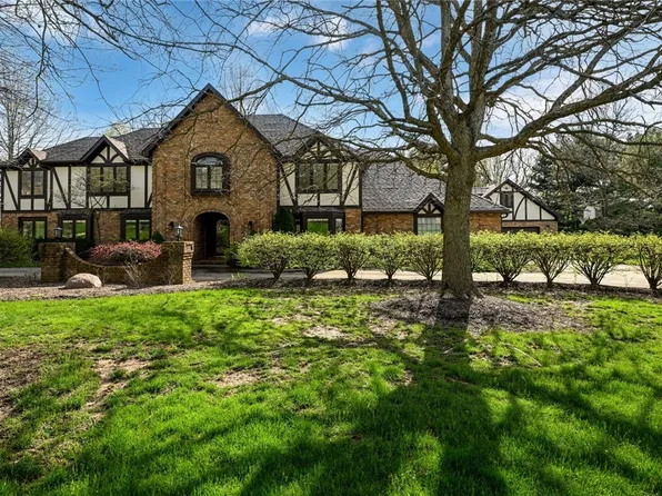 557 Pine Point Dr, Akron, OH 44333