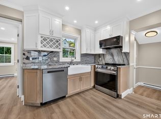 3 Pearl St #G, Mystic, CT 06355