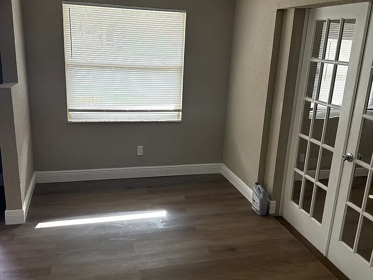 610 Plum Ln — Photo 2
