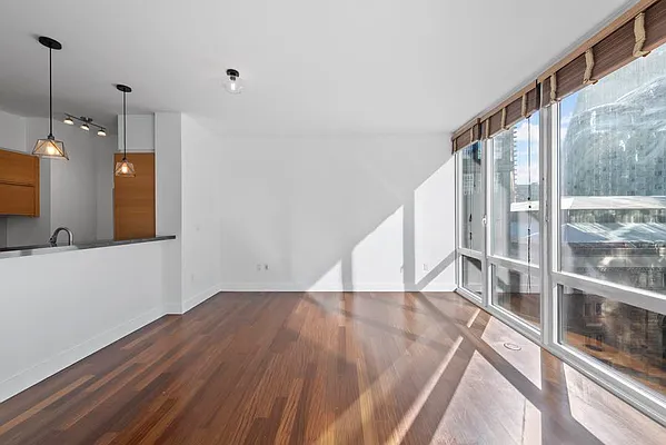 Sold by Manhattan Spaces | media 5