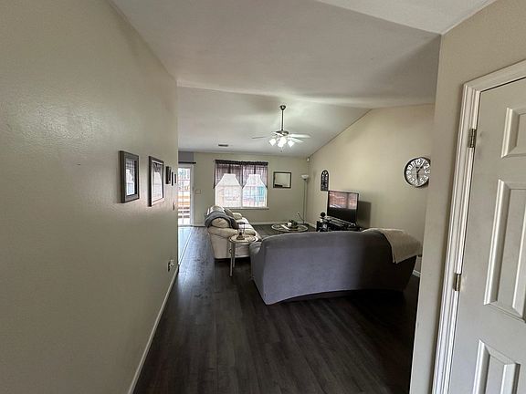 4th image of 258 Chateau St