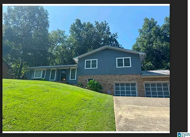 Photo 1 of 9 - 1620 Mountain Oak Dr - Anniston, AL Primary Photo - 1620 Mountain Oak Dr