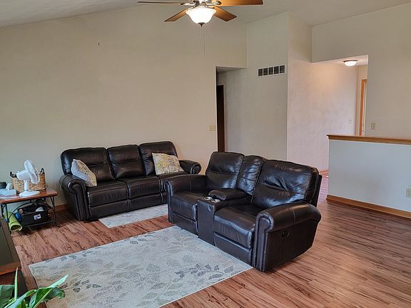 3rd image of 12255 Meadow Dr