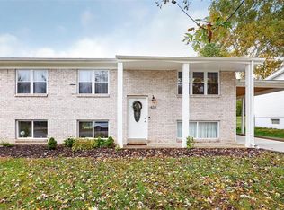 433 Fairview Ct, Ballwin, MO 63021