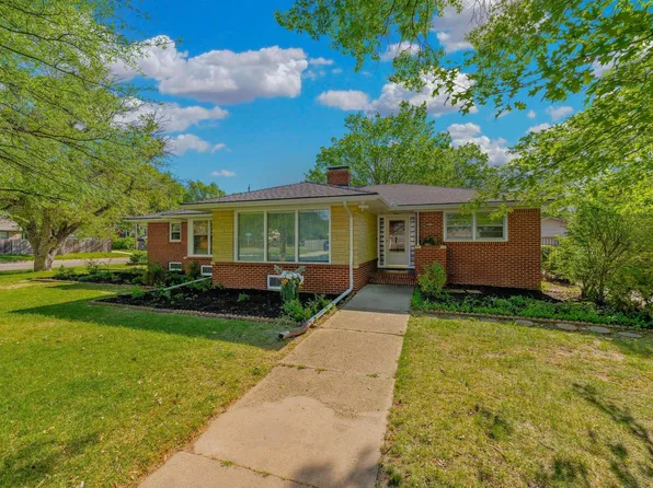 104 S Parkwood Ln, Wichita, KS 67218