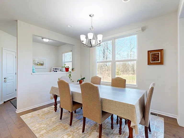 2901 Dillon Dr — Photo 4